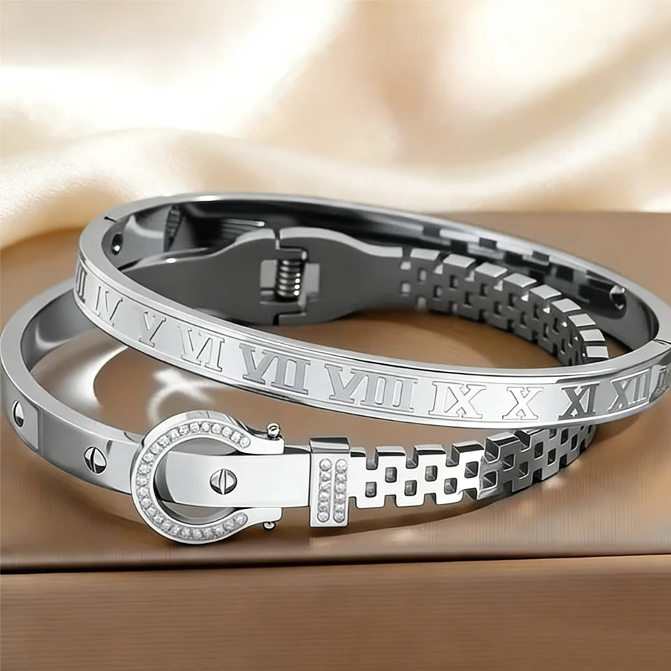 Roman Numeral Stainless Bracelet 2pcs Set aus Edelstahl, elegantes Bangles-Design mit römischen Ziffern.