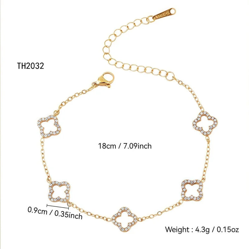 Luxury Clover Bracelet for Women - Elegante Armband mit goldfarbenen Klöver-Design und hochwertigem Kristallschmuck.